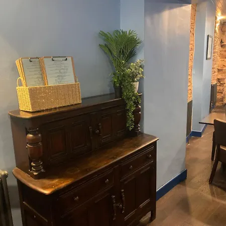 Maqs Bistro Inn